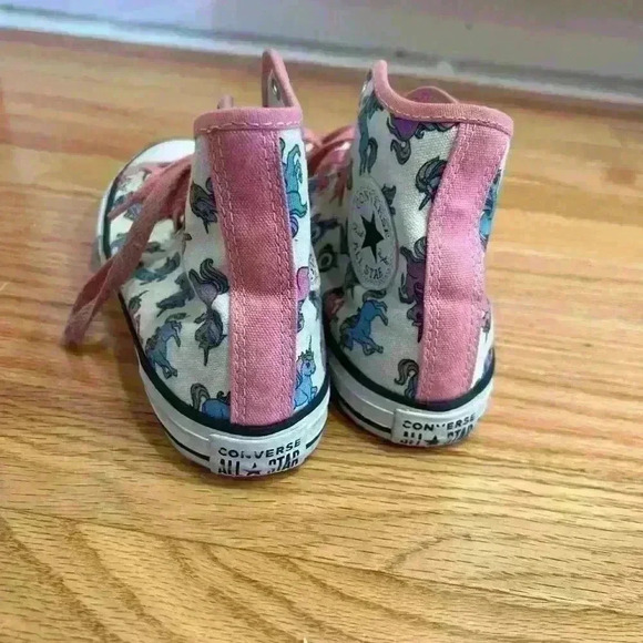 Converse Chuck Taylor All Star Big Kids Size 1.5 White and pink with unicorns - Picture 2 of 5